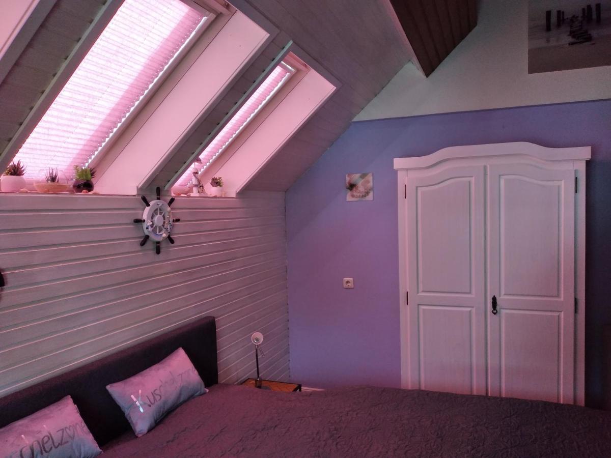 Ferienwohnung "Kunterbunt" Mit Burgblick Und Dachterrasse Моншау Екстериор снимка